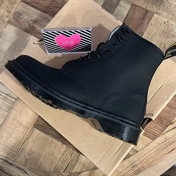 ?DR MARTENS 1460 MONO MILLED NUBUCK LEATHER LACE UP BOOTS NWT